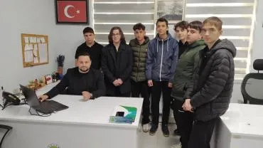 GELECEĞİN BİLİŞİMCİLERİNDEN HENDEK BELEDİYESİNE ZİYARET