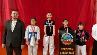 HENDEK’İN GENÇ YILDIZLARI GEYVE’DE TARİH YAZDI: 36 MADALYA!