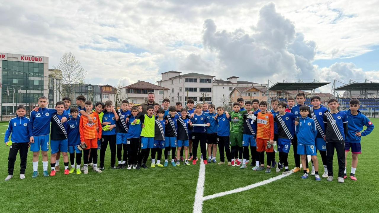 HENDEKSPOR’DA GELECEĞİN YILDIZLARINA TATLI ZİYARET!