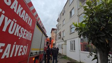 Hendek’te  4 Katlı Binada Çıkan Korkutan Yangın