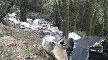 Hendek’te Hüseyinşeyh Yolu Çöplüğe Döndü