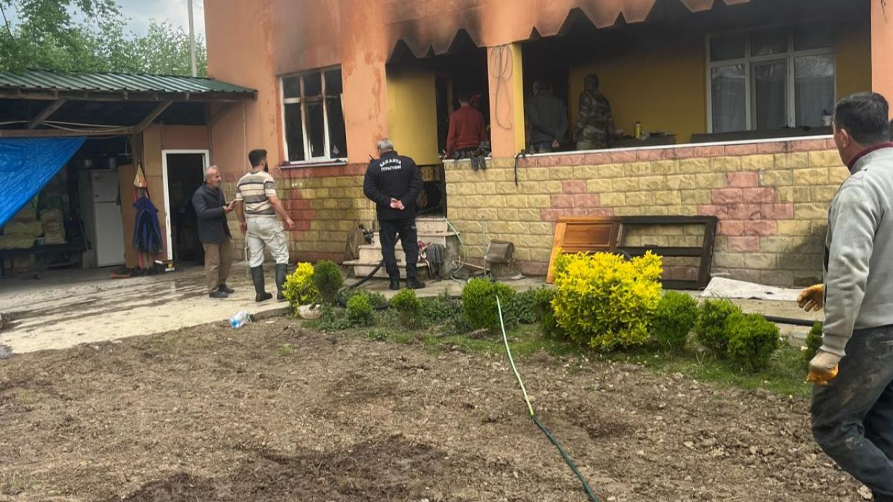 Hendek’te Korkutan Ev Yangını: Zemin Kat Küle Döndü!