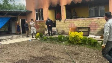 Hendek’te Korkutan Ev Yangını: Zemin Kat Küle Döndü!