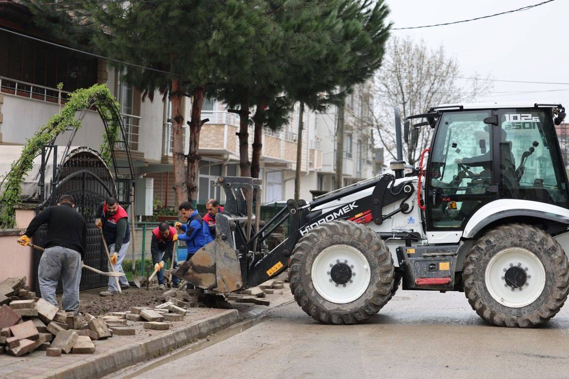 BELEDİYE EKİPLERİ NURİYE VE YENİMAHALLE’DE ÇALIŞMALARINI SÜRDÜRÜYOR