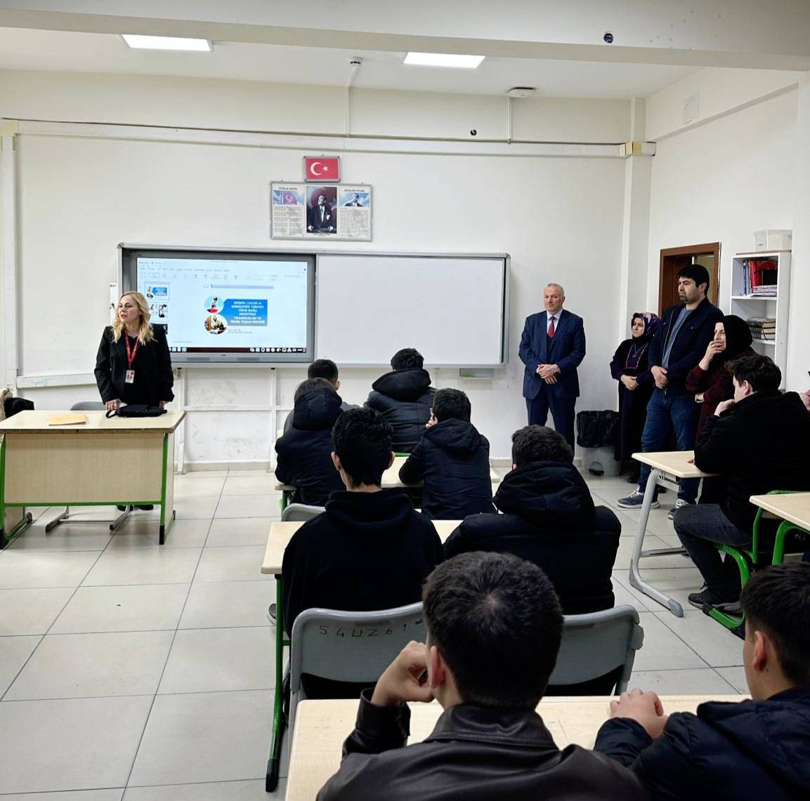 GENÇLER SAĞLIKLA BULUŞTU: HENDEK’TE FARKINDALIK EĞİTİMLERİ DÜZENLENDİ