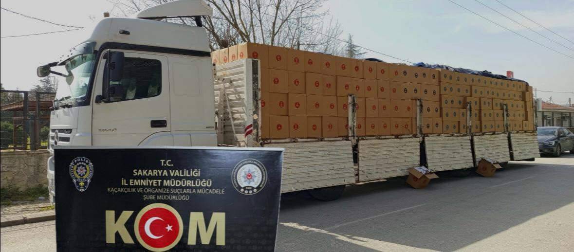 Hendek’te Dev Operasyon: 10 Milyon Kaçak Makaron Ele Geçirildi!