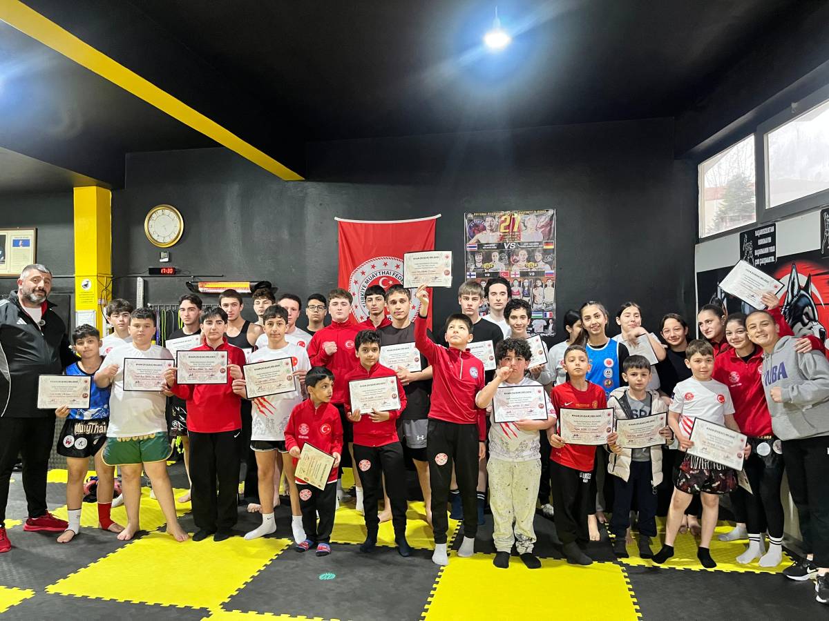 HENDEK ŞAMPİYONLAR FİGHT SPOR KULÜBÜNDE KHAN ( KUŞAK) TERFİLERİ YAPILDI