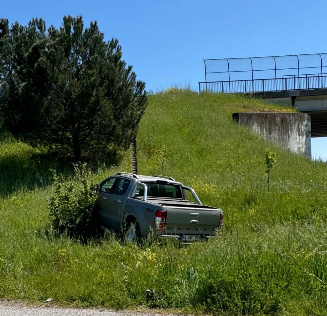HENDEK'TE KORKUTAN KAZA: ARAZİYE SAVRULDU!
