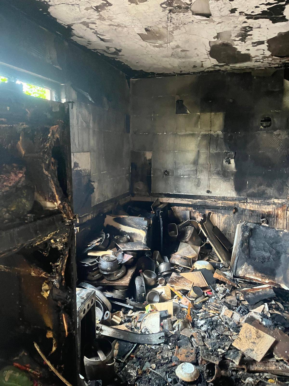 Hendek’te Korkutan Ev Yangını: Zemin Kat Küle Döndü!