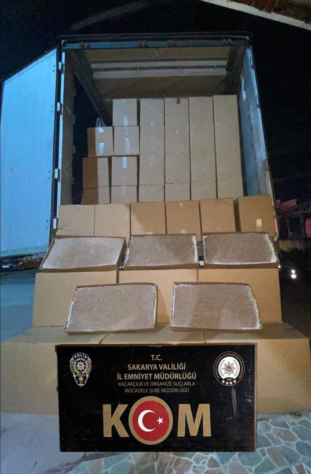 KOM’DAN KAÇIŞ YOK TIR DOLUSU KAÇAKÇILIK !